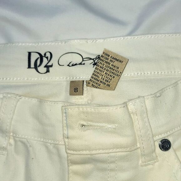 NWT, DG2 Women's Capris Jeans Pants - Picture 2 of 6